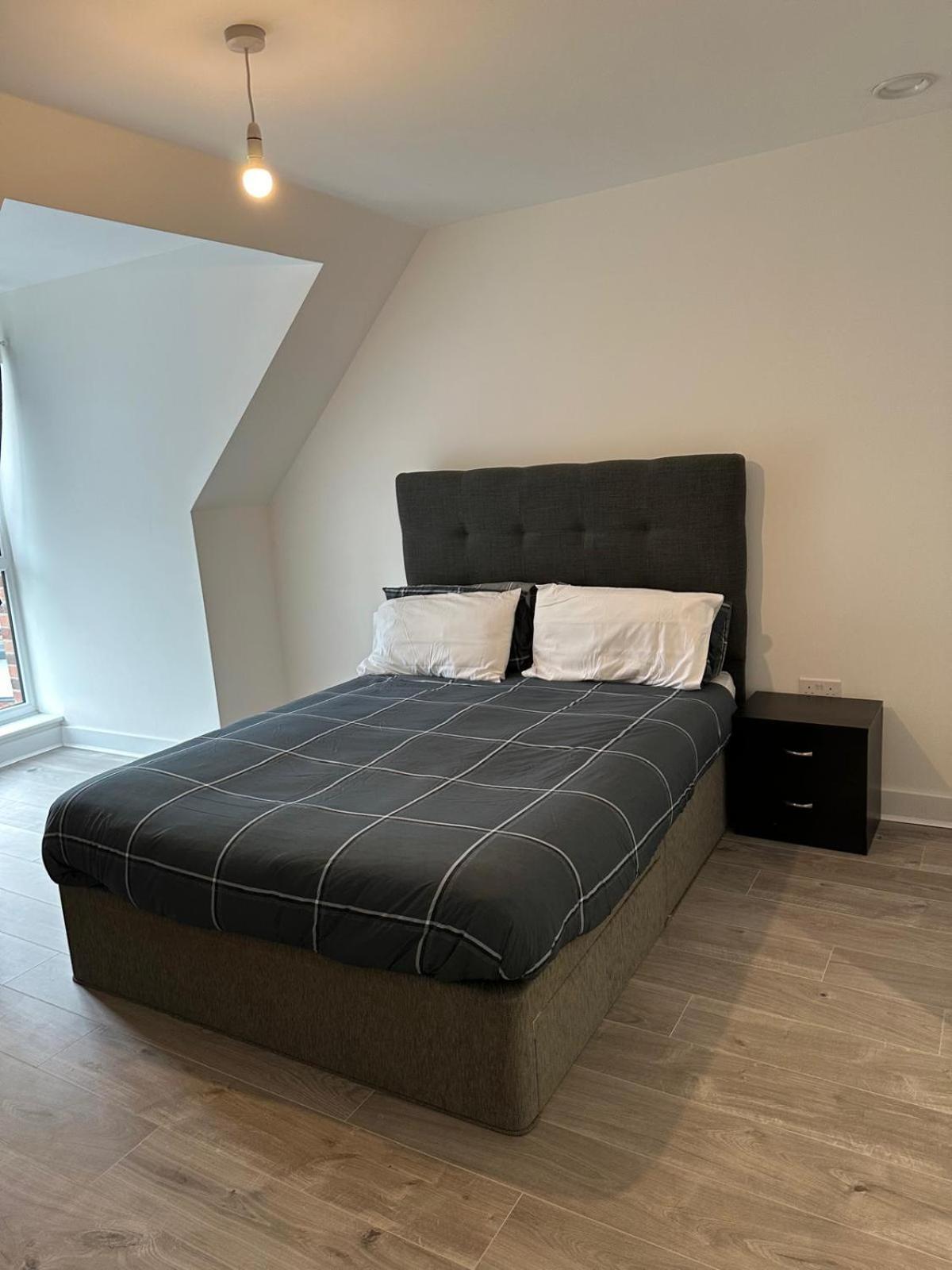Lush King Ensuite In A Shared Home Manchester Eksteriør billede