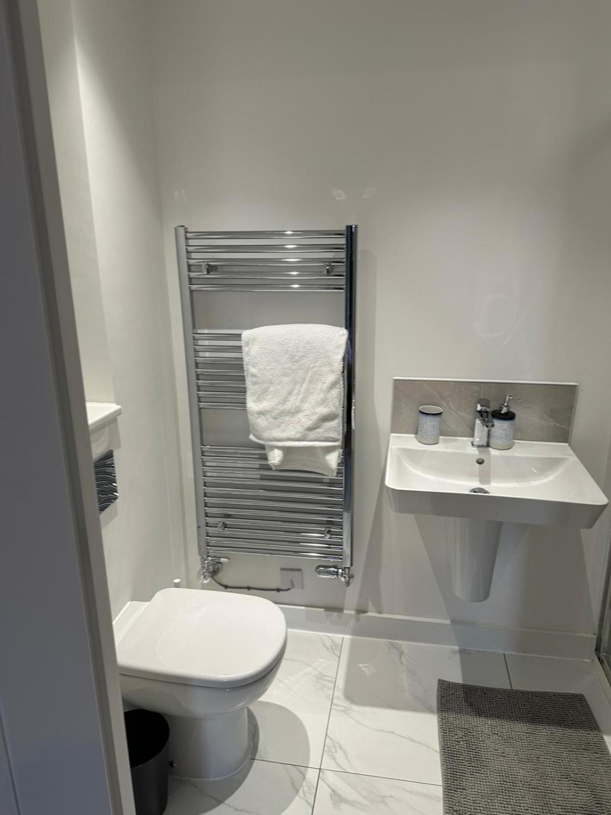Lush King Ensuite In A Shared Home Manchester Eksteriør billede