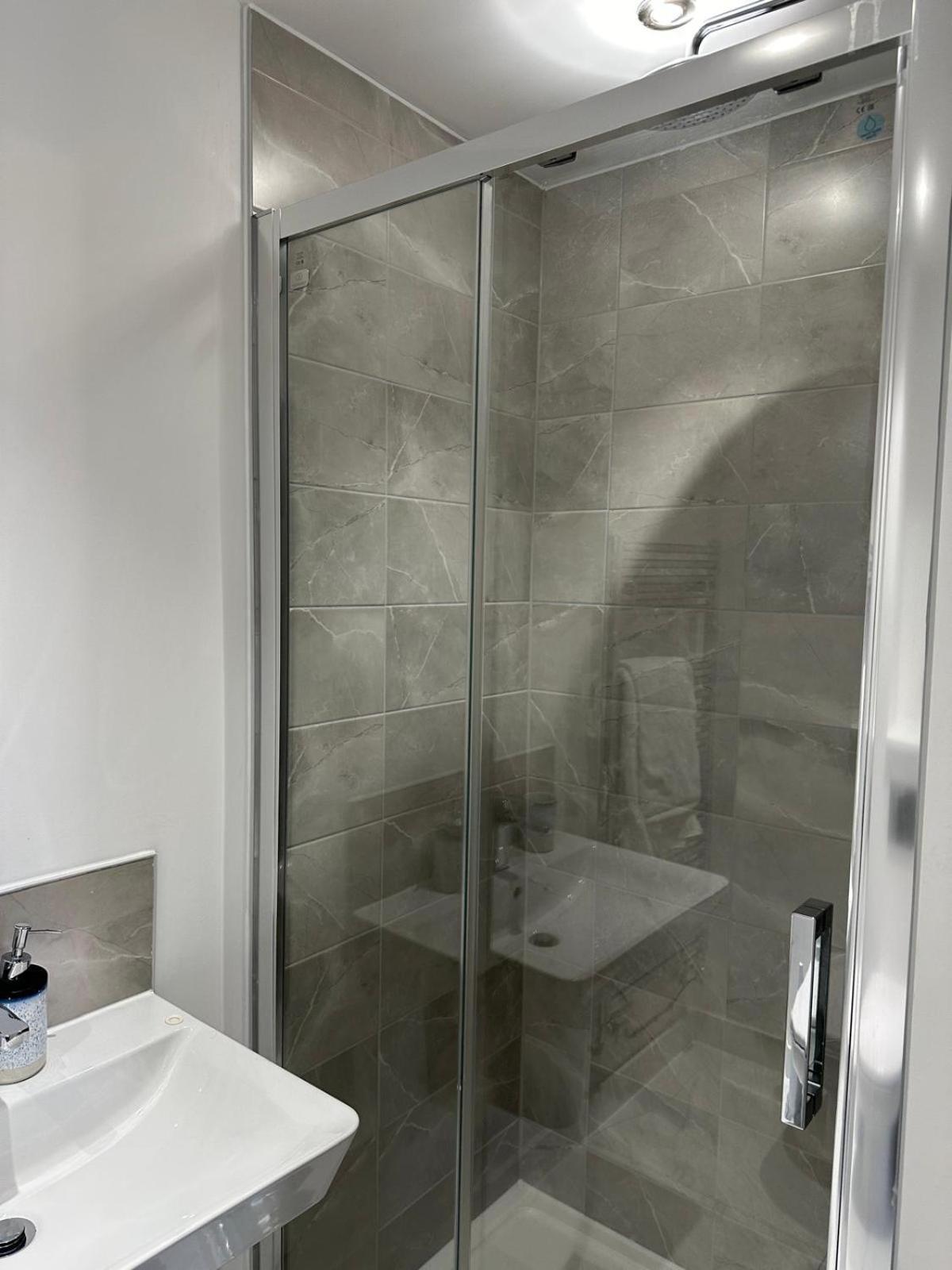 Lush King Ensuite In A Shared Home Manchester Eksteriør billede